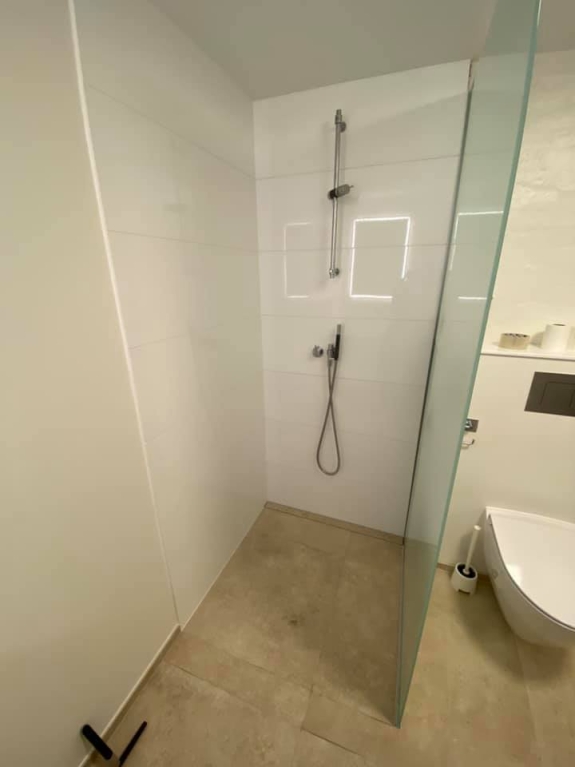 Nyt badeværelse udført af Tømrerfirmaet Nørgaard & Kristensen